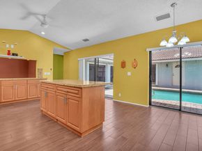 6621 NW 52nd St, Coral Springs FL 33067