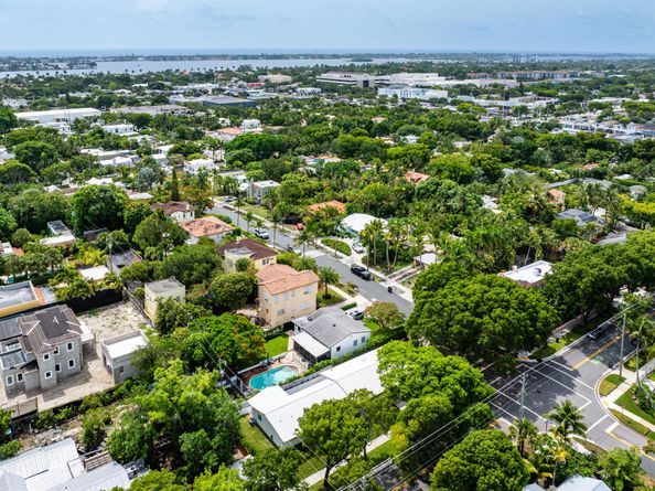 2330 Lake Avenue, West Palm Beach FL 33401
