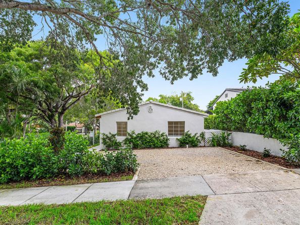 2330 Lake Avenue, West Palm Beach FL 33401