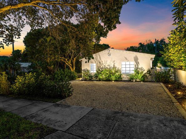 2330 Lake Avenue, West Palm Beach FL 33401