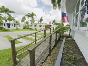 8520 SW 18th Ct, Davie FL 33324