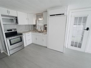 8520 SW 18th Ct, Davie FL 33324