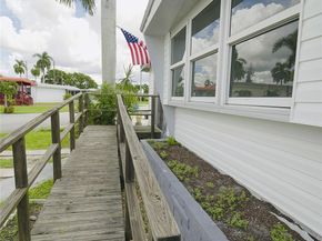 8520 SW 18th Ct, Davie FL 33324