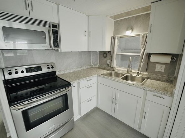 8520 SW 18th Ct, Davie FL 33324
