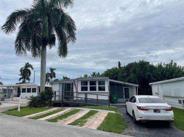 8520 SW 18th Ct, Davie FL 33324