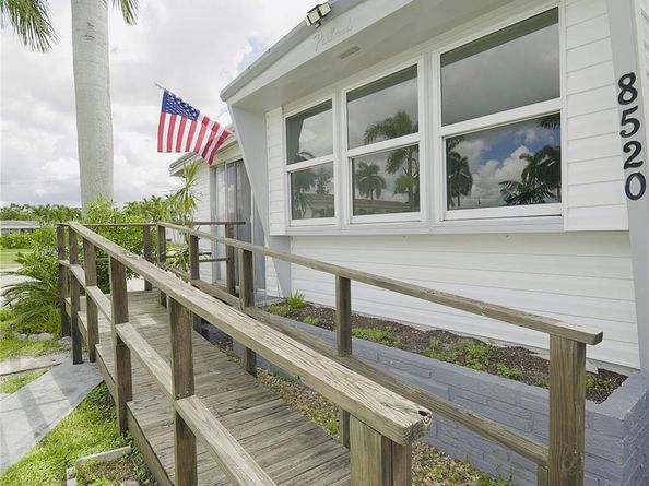 8520 SW 18th Ct, Davie FL 33324