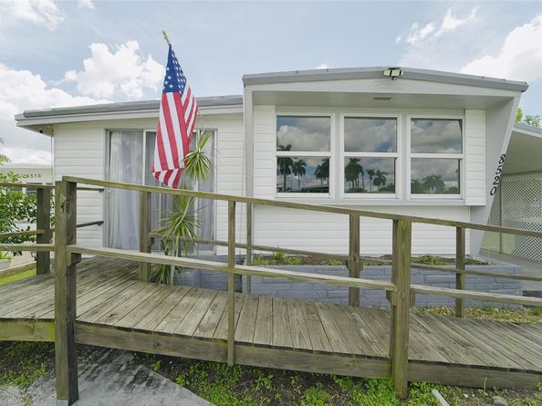 8520 SW 18th Ct, Davie FL 33324