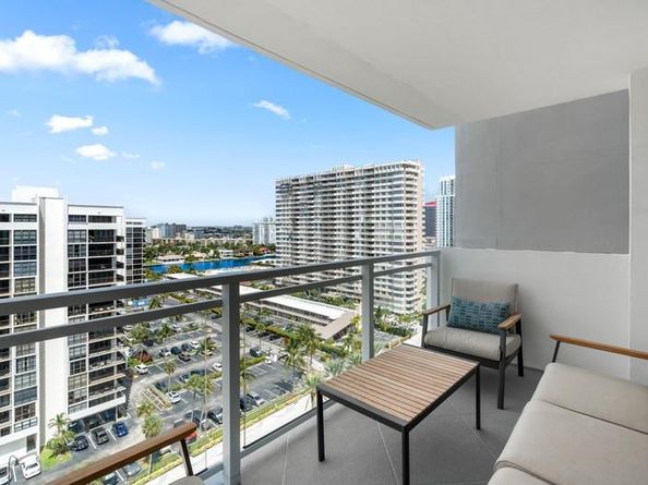 2030 S Ocean Dr 1407, Hallandale Beach FL 33009