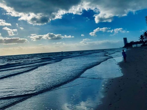 2030 S Ocean Dr 1407, Hallandale Beach FL 33009