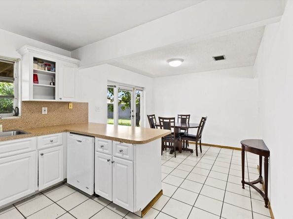 10231 SW 27th St, Miami FL 33165