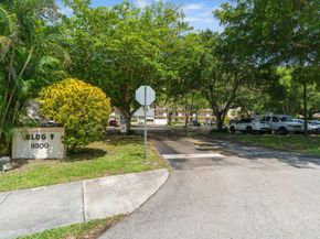 3300 W Rolling Hills Cir 704, Davie FL 33328