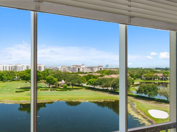 3300 W Rolling Hills Cir 704, Davie FL 33328