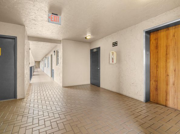 3300 W Rolling Hills Cir 704, Davie FL 33328