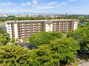 3300 W Rolling Hills Cir 704, Davie FL 33328