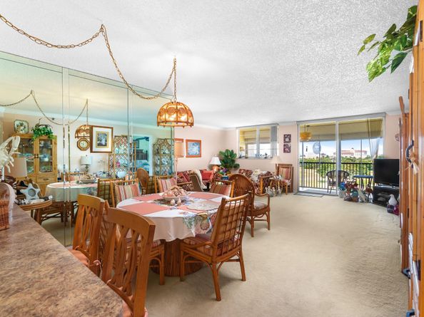 3300 W Rolling Hills Cir 704, Davie FL 33328
