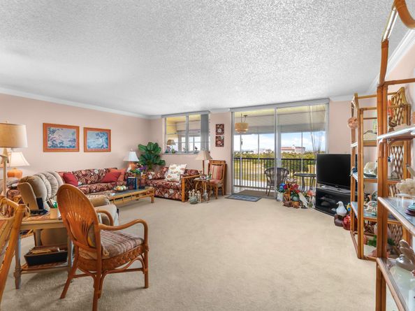 3300 W Rolling Hills Cir 704, Davie FL 33328