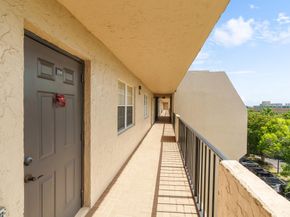 3300 W Rolling Hills Cir 704, Davie FL 33328