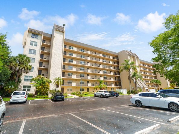 3300 W Rolling Hills Cir 704, Davie FL 33328
