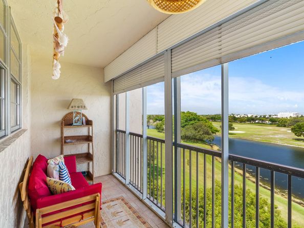 3300 W Rolling Hills Cir 704, Davie FL 33328