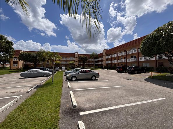 9261 Sunrise Lakes Blvd 212, Sunrise FL 33322