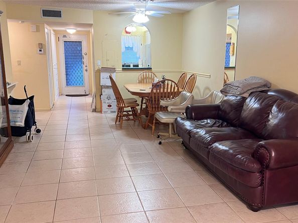 9261 Sunrise Lakes Blvd 212, Sunrise FL 33322
