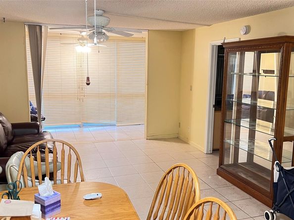 9261 Sunrise Lakes Blvd 212, Sunrise FL 33322