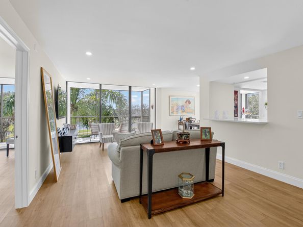 7847 Lakeside Boulevard 1042, Boca Raton FL 33434