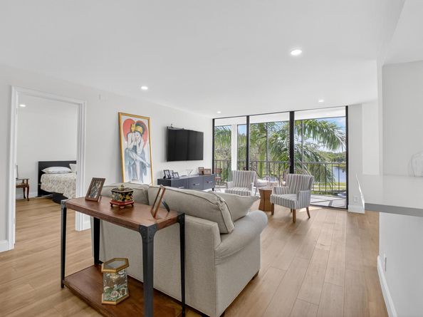 7847 Lakeside Boulevard 1042, Boca Raton FL 33434