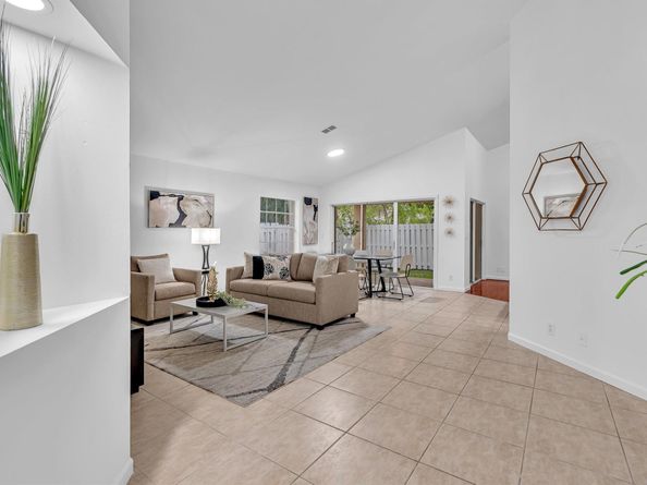 255 Somerset Way, Weston FL 33326
