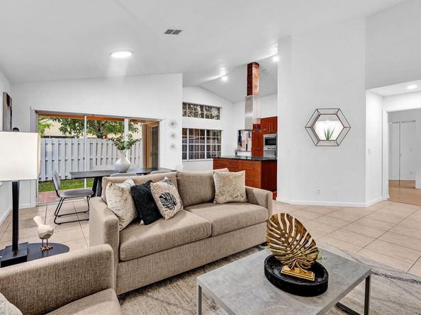 255 Somerset Way, Weston FL 33326