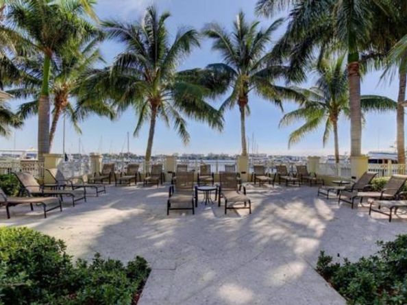 802 W Windward Way 211, Lantana FL 33462