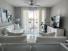 802 W Windward Way 211, Lantana FL 33462