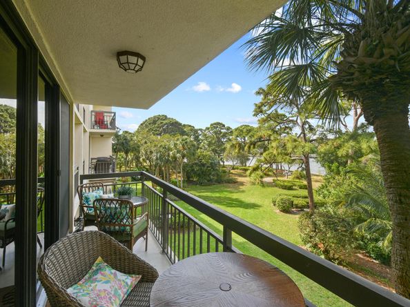 1901 Marina Isle Way 305, Jupiter FL 33477