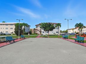 5300 Washington St J214, Hollywood FL 33021