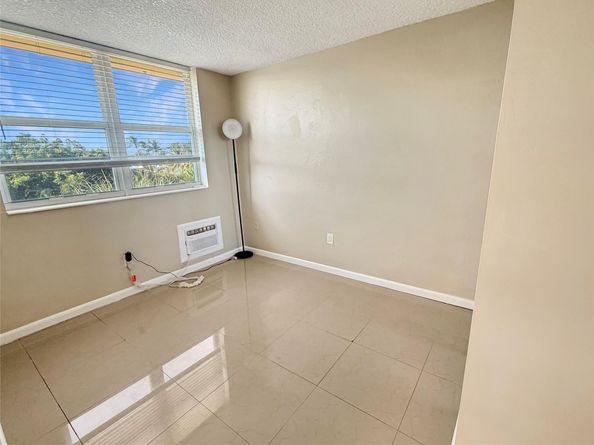2400 NE 9th St 301, Fort Lauderdale FL 33304