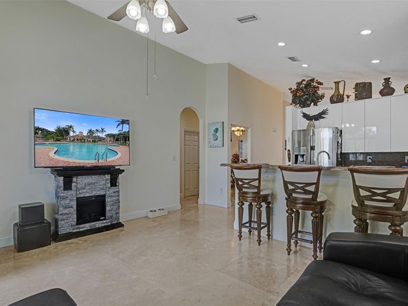 1885 NW 74th Way, Pembroke Pines FL 33024