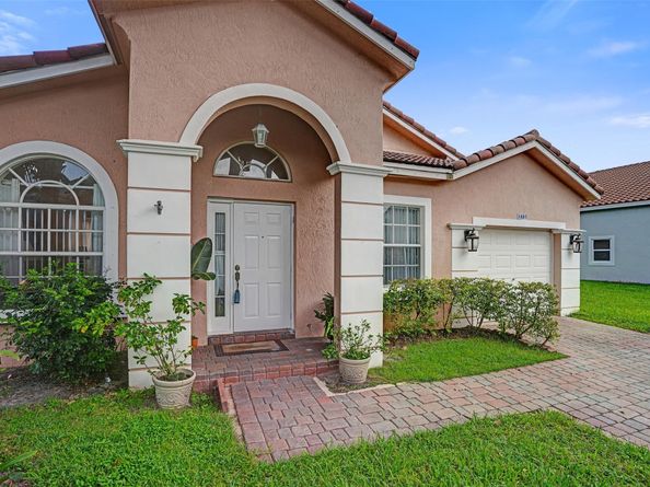 1885 NW 74th Way, Pembroke Pines FL 33024