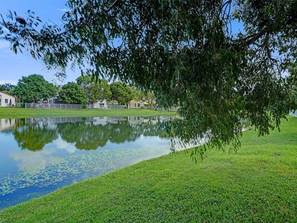1885 NW 74th Way, Pembroke Pines FL 33024