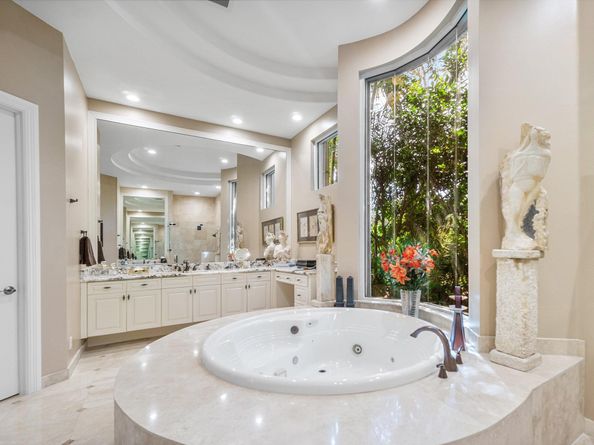 155 Remo Place, Palm Beach Gardens FL 33418
