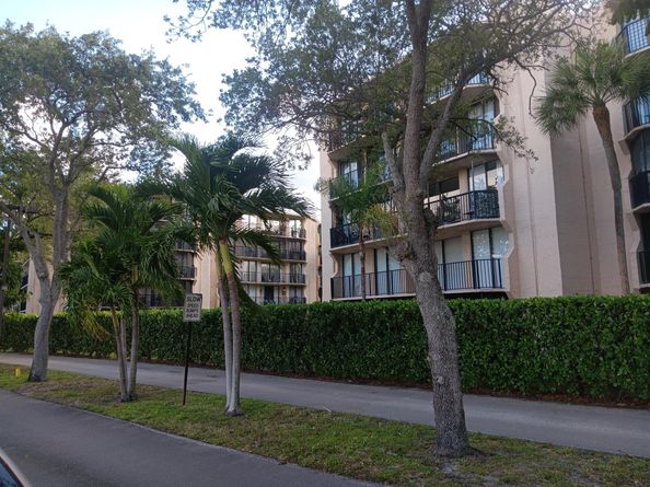 3450 Blue Lake Drive 204, Pompano Beach FL 33064