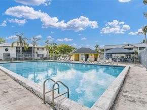935 NE 199th St 10316, Miami FL 33179