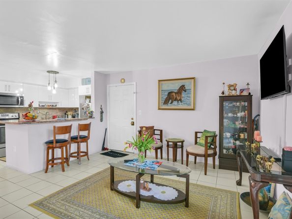 935 NE 199th St 10316, Miami FL 33179