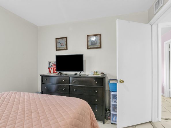 935 NE 199th St 10316, Miami FL 33179