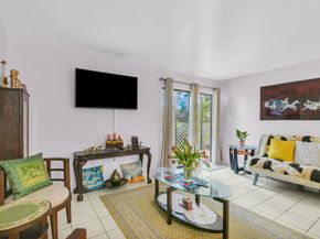 935 NE 199th St 10316, Miami FL 33179