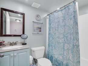 935 NE 199th St 10316, Miami FL 33179