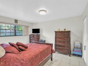 935 NE 199th St 10316, Miami FL 33179