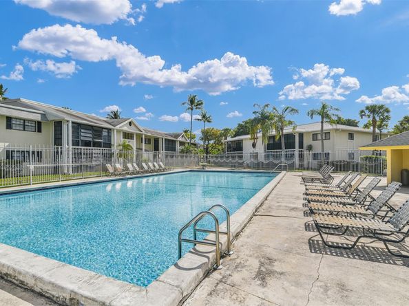 935 NE 199th St 10316, Miami FL 33179