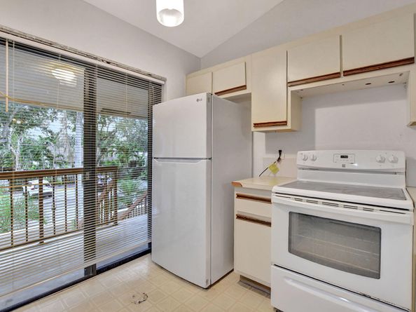 3939 NE 5th Avenue D201, Boca Raton FL 33431
