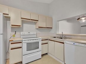 3939 NE 5th Avenue D201, Boca Raton FL 33431