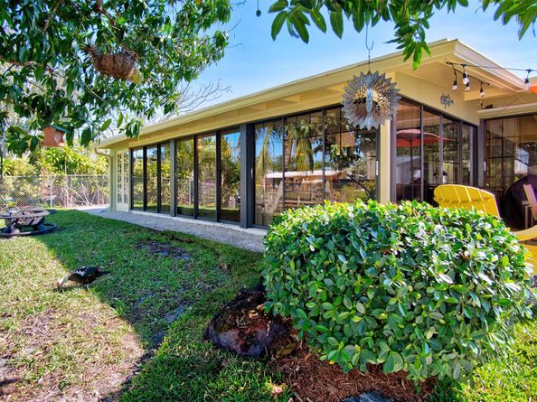2555 Nassau Ln, Fort Lauderdale FL 33312